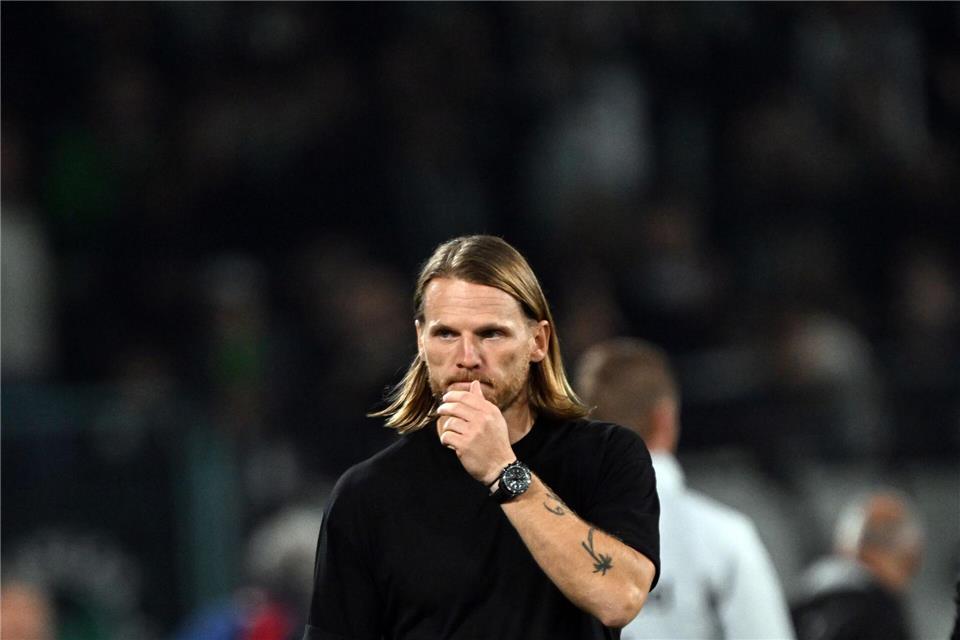 Rückendeckung für Polanski in Gladbach - „War fassungslos“ Gladbachs Trainer Polanski mit sorgenvoller Miene.Federico Gambarini/dpa