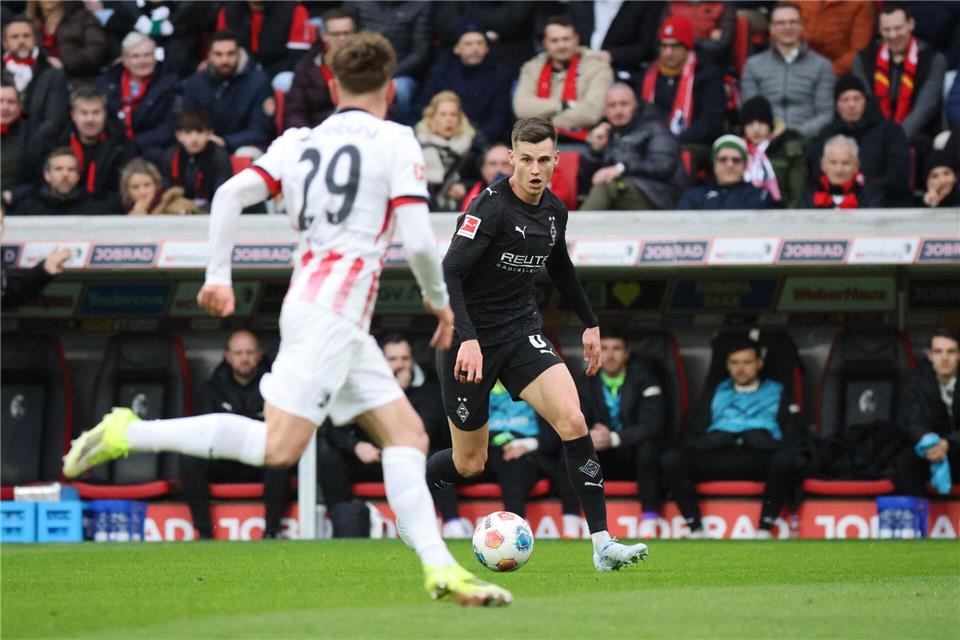 Gladbachs Yannik Engelhardt: wenig Durchkommen gegen den SC Freiburg.  Philipp von Ditfurth/dpa