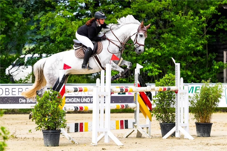 Gleich drei Prüfungssiege feierte am Wochenende die Velener Springreiterin Martina Malberg mit ihrer Stute La Vista in Lembeck.
