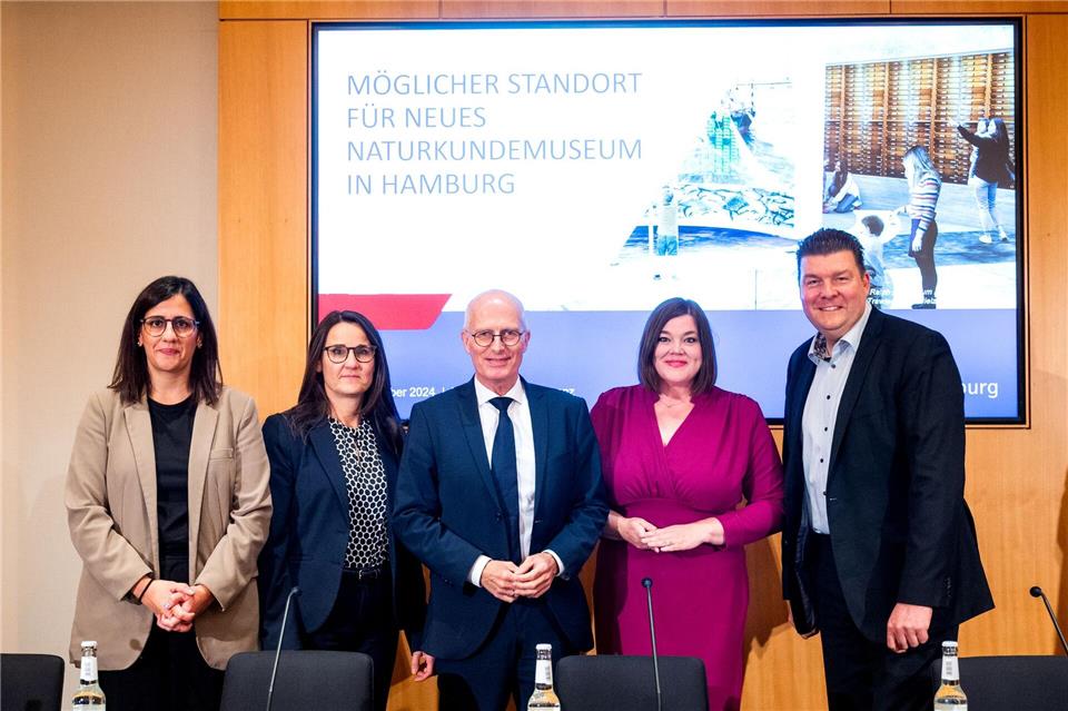 Elbtower-Teilerwerb: Hamburg plant mit 595 Millionen Euro Gleich fünf Senatsmitglieder inklusive Bürgermeister Peter Tschentscher (SPD) haben die Pläne des Senats zum Naturkundemuseum vorgestellt.Daniel Bockwoldt/dpa/Daniel Bockwoldt