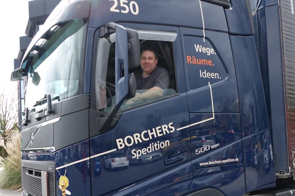Gleich geht es los nach Berlin: Dirk Heyng am Steuer.