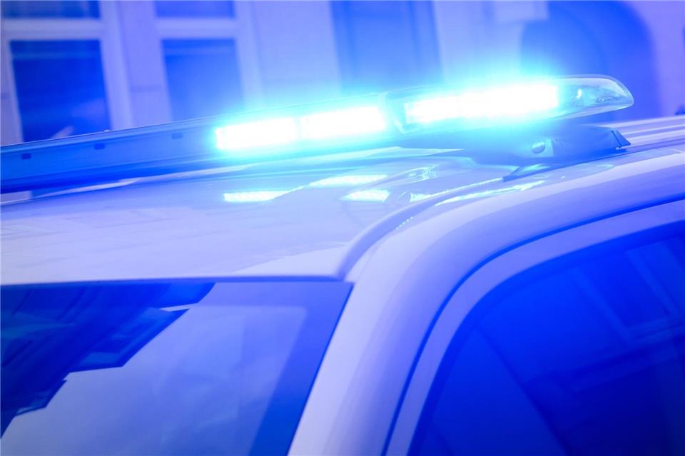 Gleich mehrere Gründe für eine Festnahme fanden Bundespolizisten bei der Kontrolle eines abgelehnten Asylbewerbers. (Symbolfoto)Julian Stratenschulte/dpa