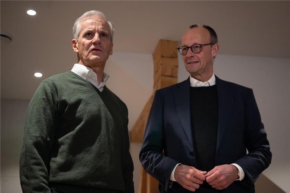 Gleich nach der Ankunft traf sich der Kanzler mit Norwegens Regierungschef zum Vier-Augen-Gespräch.Soeren Stache/dpa