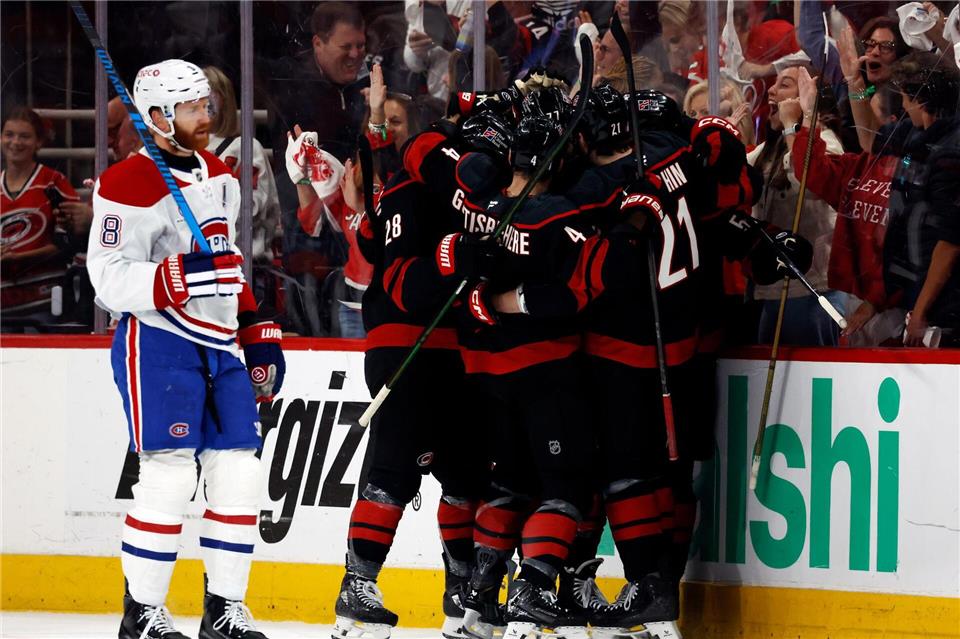 Gleich sechs Mal jubelten die Hurricanes auf dem Weg in die Stanley Cup Finals.Karl B DeBlaker/AP/dpa