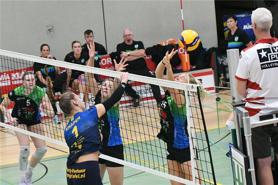 Gleich zweimal mussten die Skurios Volleys am Wochenende gegen die Erstligamannschaft VC Peelpush aus den Niederlanden ran. 