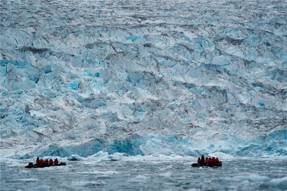 Gletscher im grönländischen Scoresby Sund. Die grönländische Politikerin Aaja Chemnitz meint: „Wir müssen uns auf das Schlimmste vorbereiten und das Beste hoffen.“Chris Szagola/AP/dpa