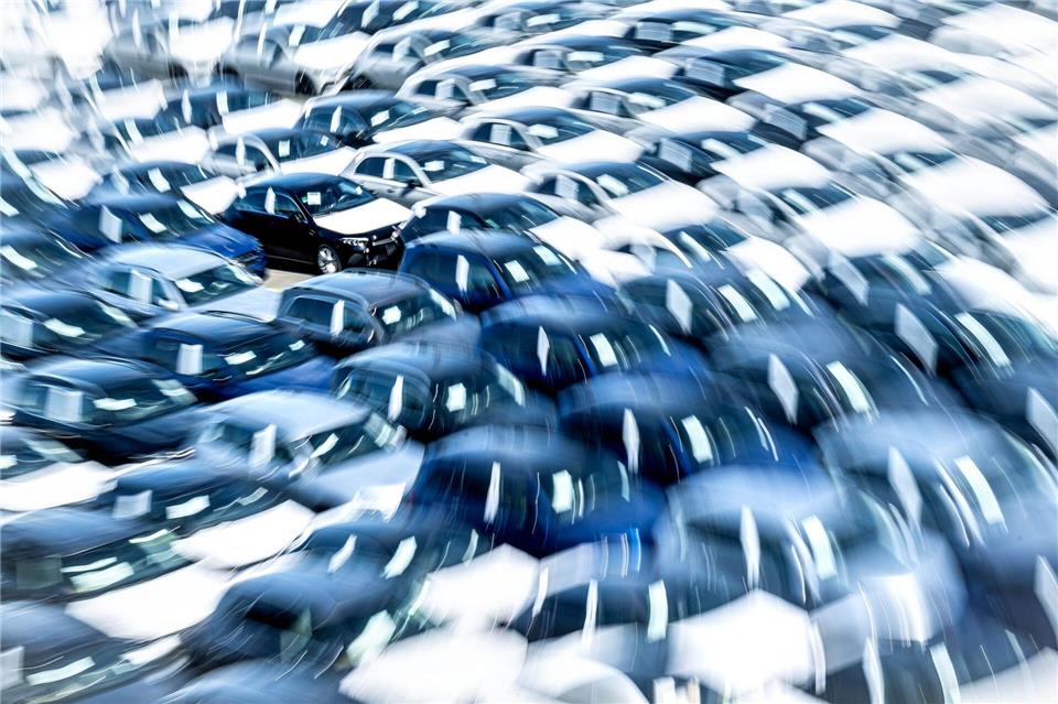 So stark sind die Gewinne der Autobauer eingebrochen Globale Autoindustrie mit Gewinneinbruch im ersten Halbjahr (Symbolbild)Sina Schuldt/dpa