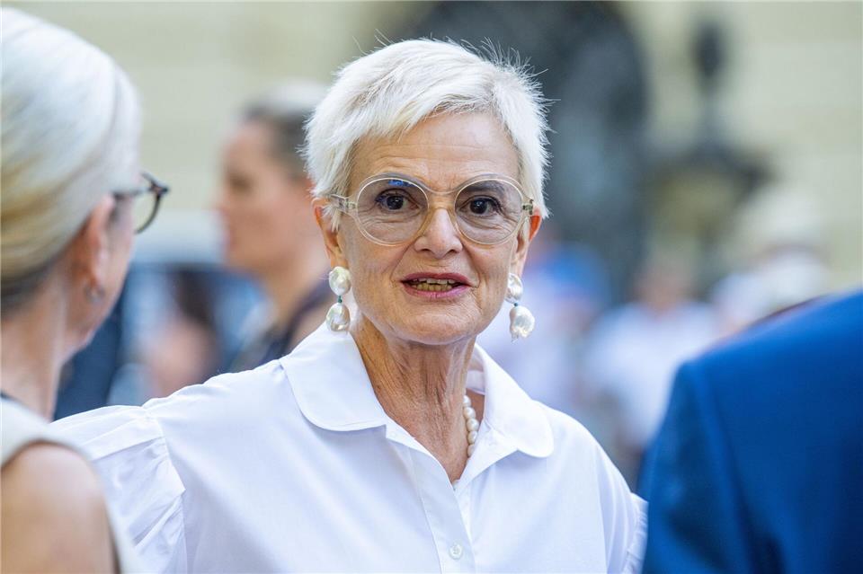 Gloria Fürstin von Thurn und Taxis mischte sich bei der Premiere der Schlossfestspiele in Regensburg unter das Publikum.Armin Weigel/dpa