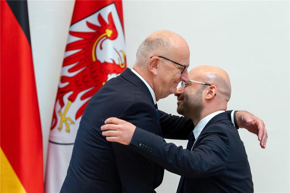 Glückwünsche nach der Ernennung in der Potsdamer StaatskanzleiSoeren Stache/dpa