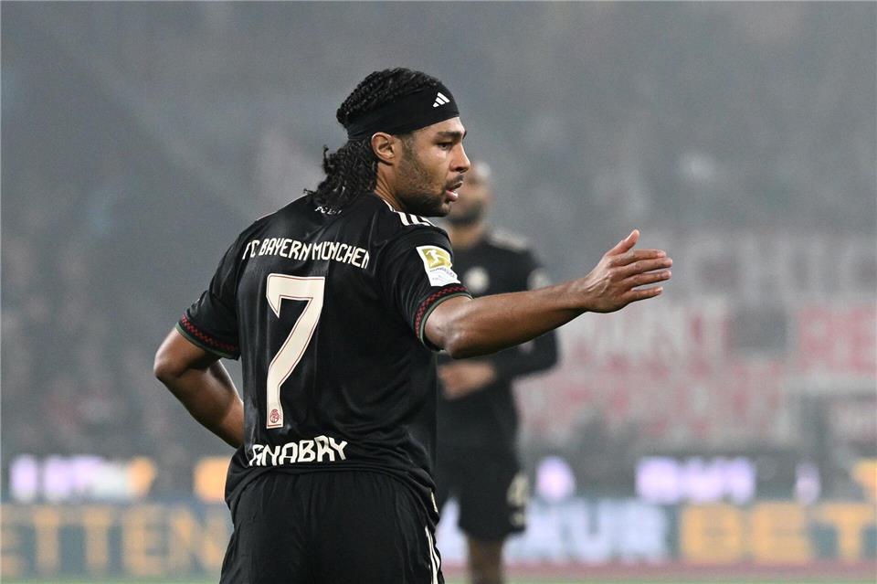 Gnabry erzielte ein irres Ausgleichstor zum 1:1 per AufsetzerFederico Gambarini/dpa