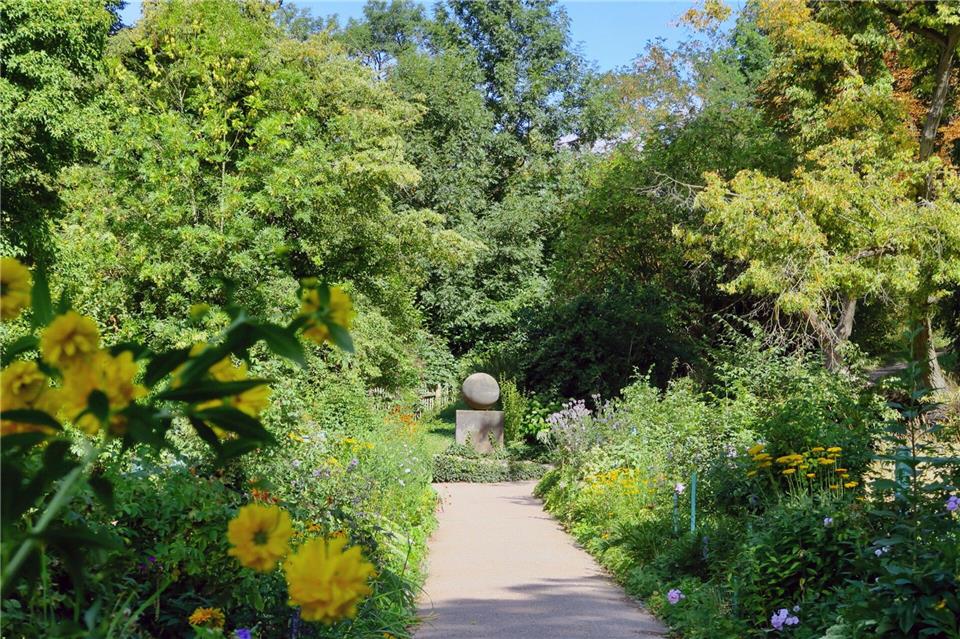 Goethes Gartendenkmal „Stein des guten Glücks“ rief 1777 Entrüstung hervor.Daniela David/dpa-tmn