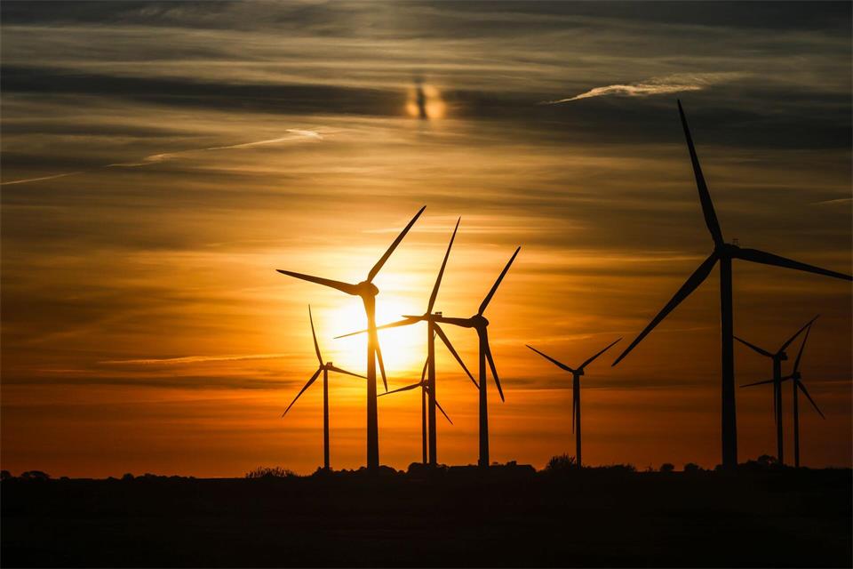 Goldschmidt missfallen die Pläne zur Ausweisung von Windflächen. (Symbolbild)Frank Molter/dpa