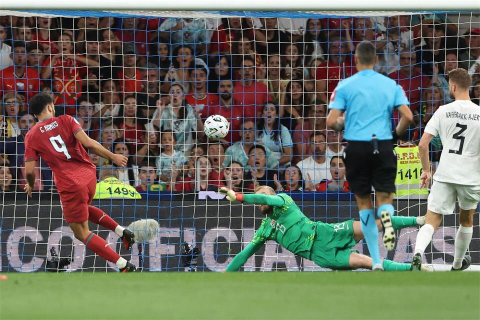 Gonçalo Ramos erzielte erneut den Siegtreffer für Portugal.Luis Vieira/AP/dpa