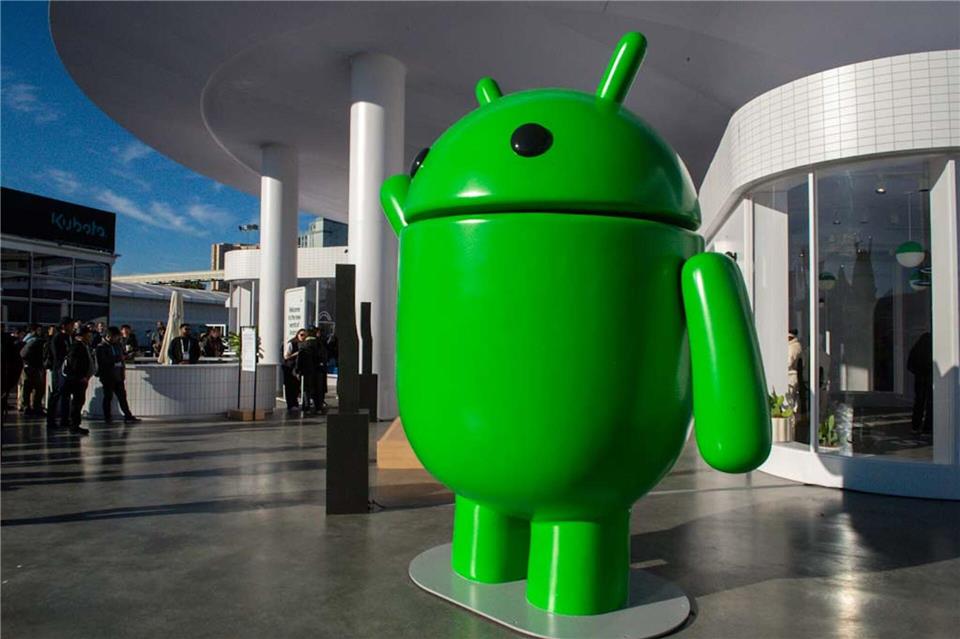 Googles Android-System läuft in vielen Smartphones - und auch Autos. Andrej Sokolow/dpa