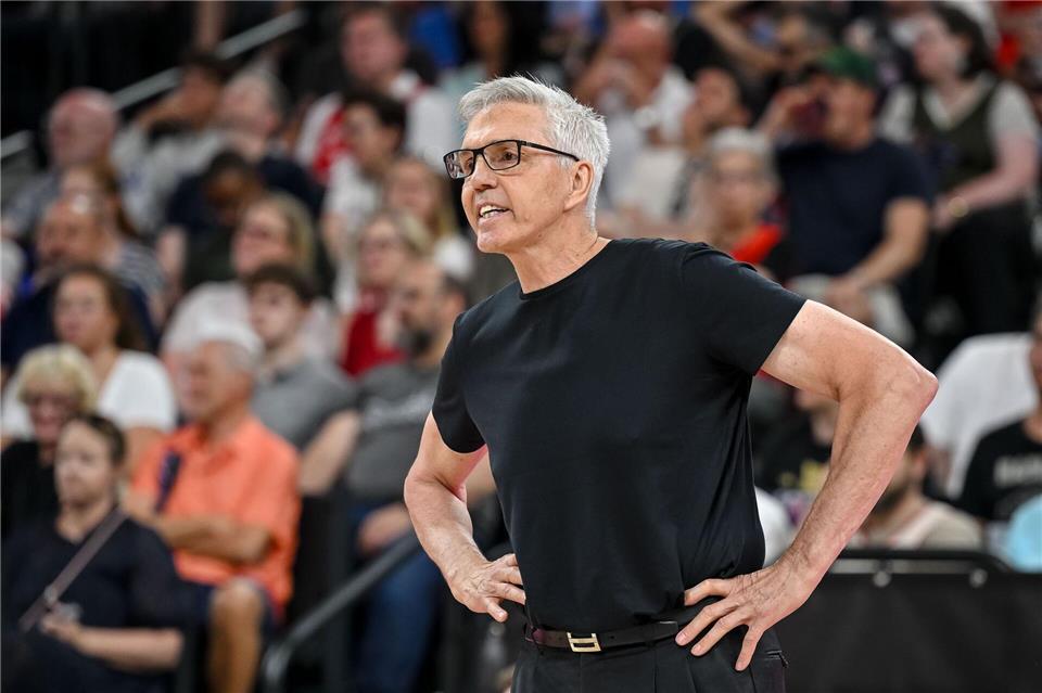 EuroLeague: Bayern-Basketballer chancenlos gegen Piräus  Gordon Herbert musste mit den Bayern eine deutliche Niederlage gegen Piräus einstecken. (Archivbild)Harry Langer/dpa