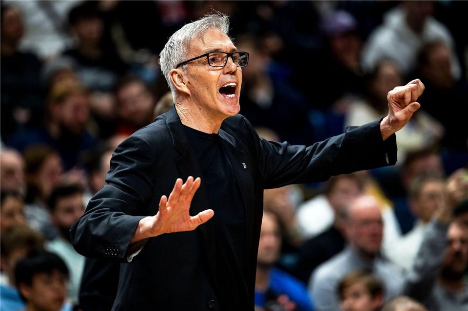 Gordon Herbert will mit den Bayern-Basketballerin ins Final Four der Euroleague, das im Mai erstmals in Abu Dhabi stattfindet.Julius Frick/dpa