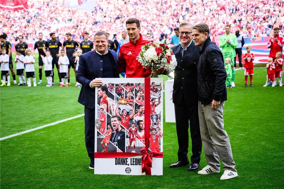Goretzka (2.v.r.) ist schon weg - wen verabschiedet Eberl (l) noch? (Archivbild)Tom Weller/dpa