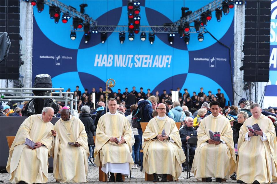 Gottesdienste gehören auch zum Programm.Karl-Josef Hildenbrand/dpa