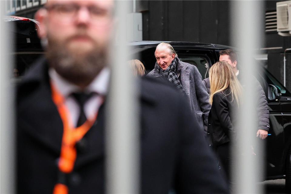 Gottschalks langjähriger Weggefährte Mike Krüger (M.) war ebenfalls am Studio zu sehen.Christoph Reichwein/dpa