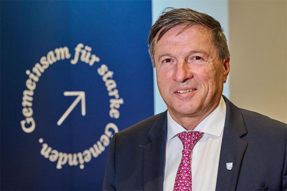Gotz ist damit sozusagen das oberste Sprachrohr der gut 2.000 bayerischen Gemeinden.Peter Kneffel/dpa