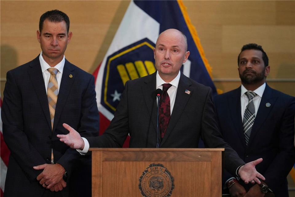 Charlie-Kirk-Tod: Tatverdächtiger nach Tipp festgenommen Gouverneur Cox berichtet die Details der Ermittlungen.Lindsey Wasson/AP/dpa