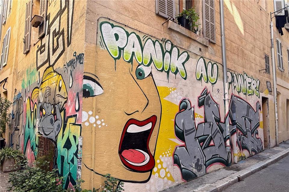 Graffiti im Viertel Le Panier erinnern an die Rolle von Marseille als Zufluchtsort zu Zeiten des Nationalsozialismus.Ralf Johnen/dpa-tmn