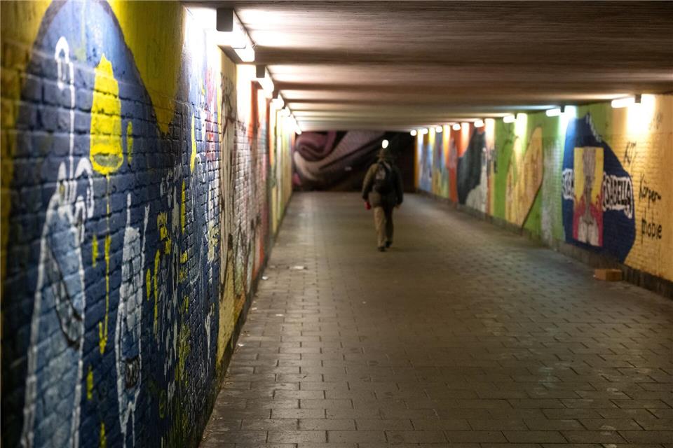 Graffitis und Tags verursachen Jahr für Jahr enormen Schaden. (Symbolbild)Sven Hoppe/dpa