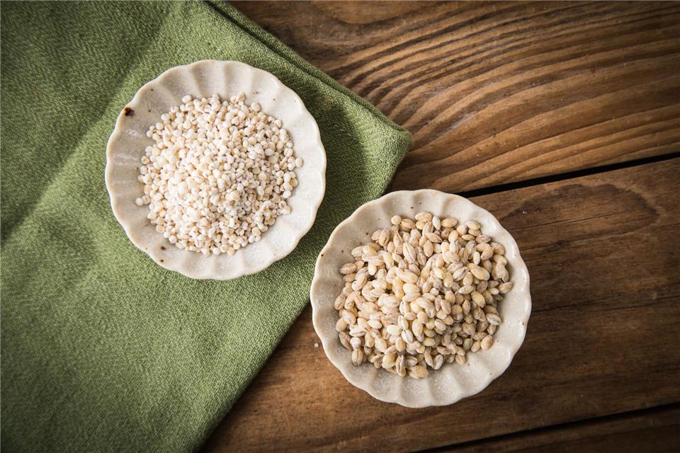 Graupen punkten mit deutlich mehr Ballaststoffen als Reis.Christin Klose/dpa-tmn