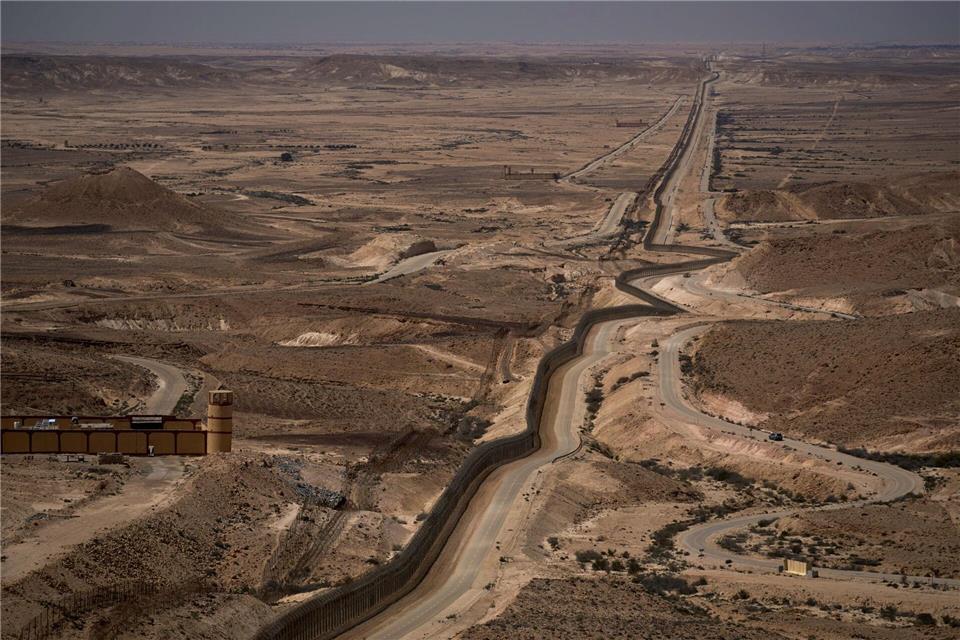 Grenzgebiet zwischen Israel und Ägypten. (Archivbild)Leo Correa/AP/dpa