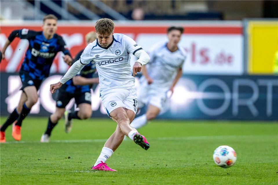 Tigges sichert Paderborner Sieg in packendem Derby Grodowski brachte Bielefeld früh in Führung.David Inderlied/dpa