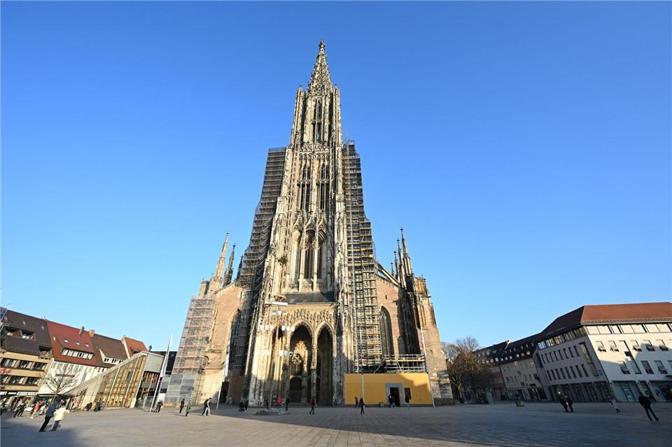 Größer als der Kölner Dom - und günstiger: das Ulmer Münster. (Archivbild)Bernd Weißbrod/dpa
