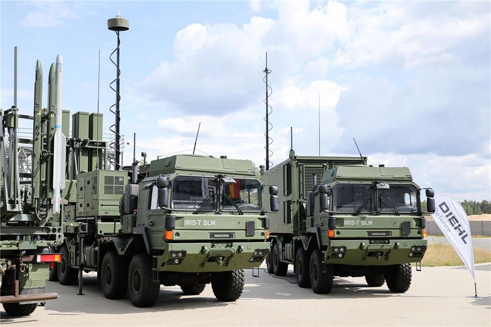 Großaufträge aus dem Rüstungssektor haben der Metall- und Elektroindustrie im letzten Quartal 2025 ein Auftragsplus bereitet. (Symbolbild)Daniel Löb/dpa