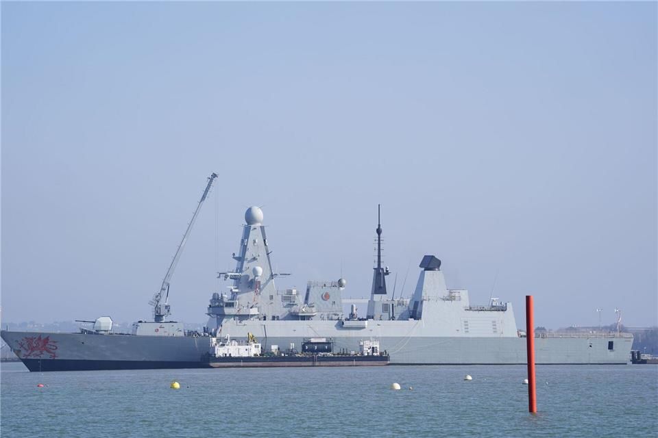 Großbritannien bringt seinen Zerstörer HMS Dragon für einen etwaigen Schutzeinsatz in der Straße von Hormus in StellungAndrew Matthews/PA Wire/dpa