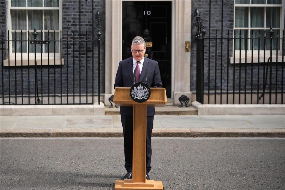 Großbritanniens Premierminister Keir Starmer kündigt seinen Rücktritt an.Kin Cheung/AP/dpa