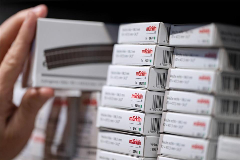 Große Auswahl: Verschiedene Maßstäbe und Produkte von klassischen Herstellern bieten eine Vielzahl von Spiel- und Sammelmöglichkeiten - für Groß und Klein. picture alliance/dpa