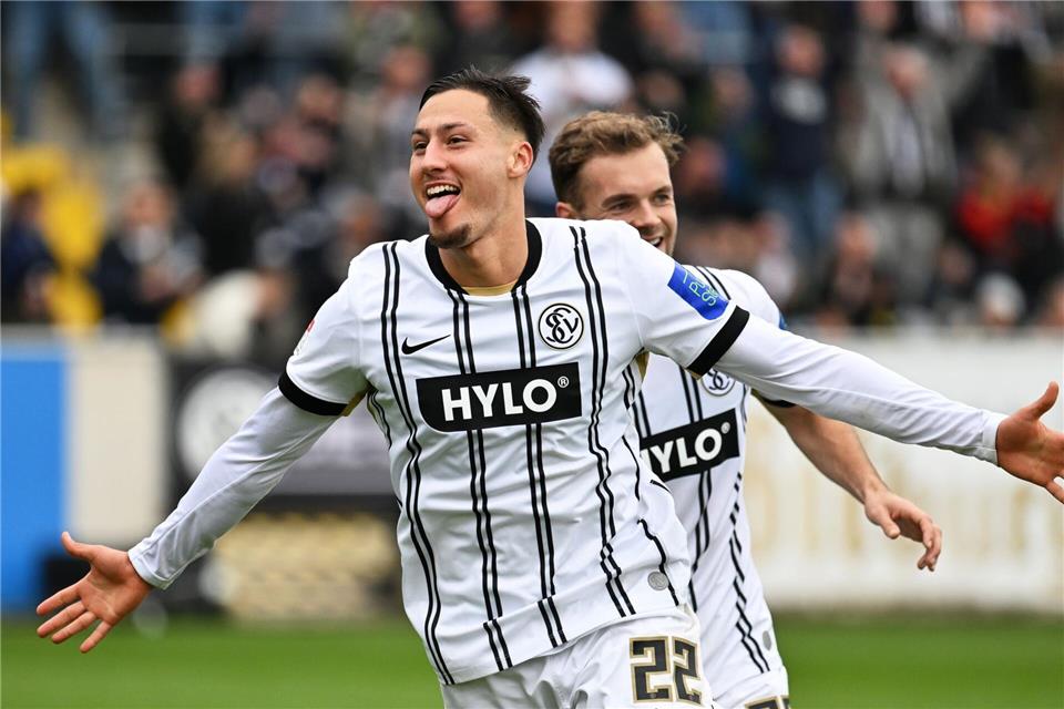 Große Emotionen bei der Rückkehr nach Frankfurt: Younes Ebnoutalib. (Archivbild)  Harald Tittel/dpa