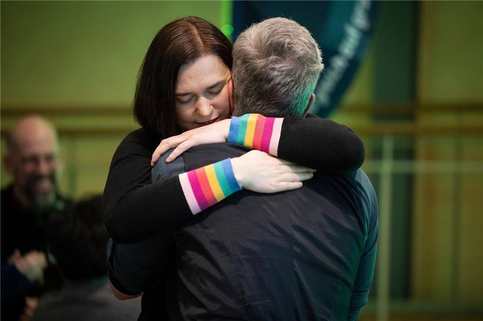 Große Freude beim neuen Spitzenduo der Grünen in Schwerin.Philip Dulian/dpa