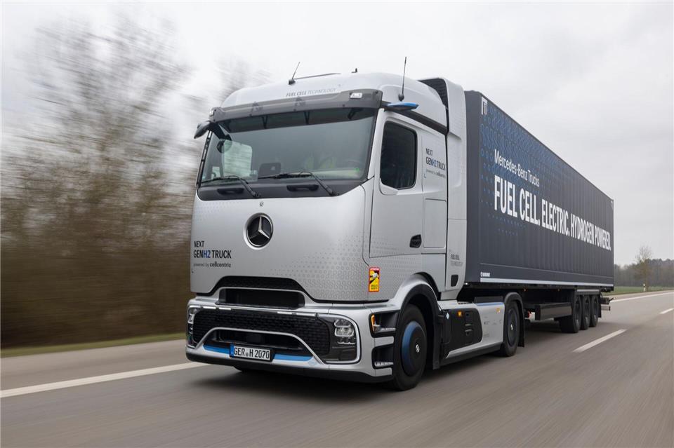 Große Reichweite für schwere Lasten: Daimlers NextGenH2-Truck fährt mit Wasserstoff statt Diesel und schafft mit vollen Tanks bis zu 1.000 Kilometer am Stück.Daimler AG/dpa-tmn