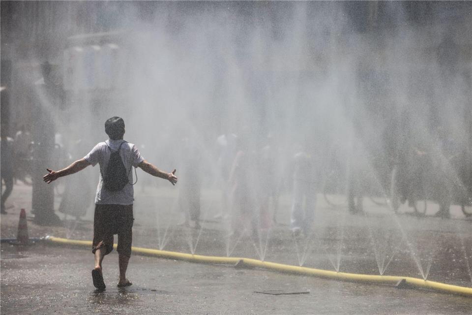 Große Städte in NRW wie hier Köln haben bereits Maßnahmen gegen Hitze ergriffen. (Archivbild)Oliver Berg/dpa