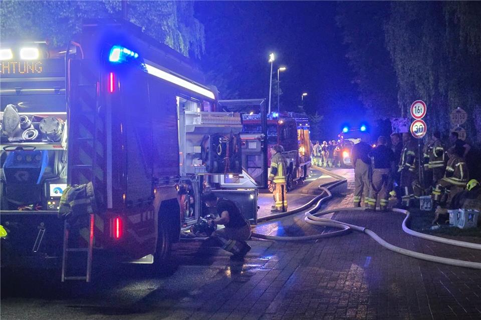 Großeinsatz der Feuerwehr in Isselburg - eine Gießerei-Halle brennt.Guido Schulmann/dpa