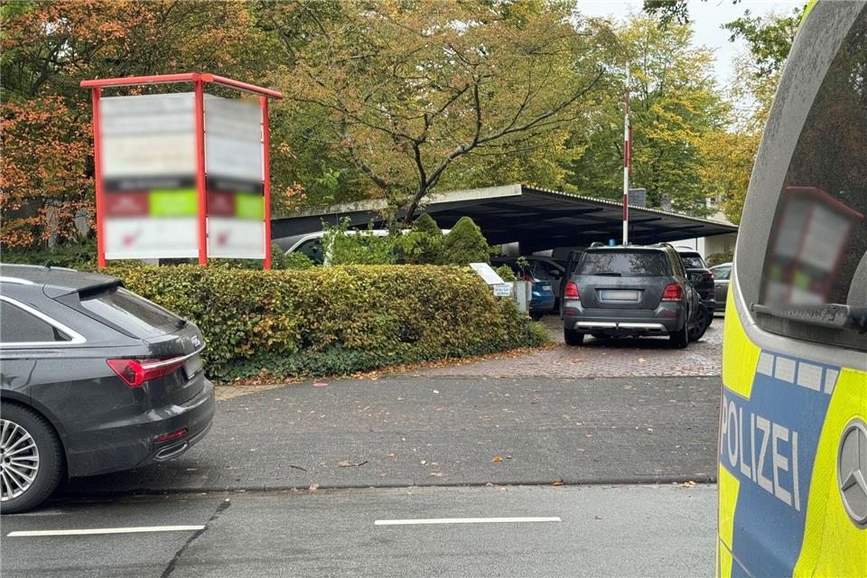 Großeinsatz der Polizei an Berufskolleg: Eine Schülerin wurde mit einem Messer angegriffenChristian Müller/dpa