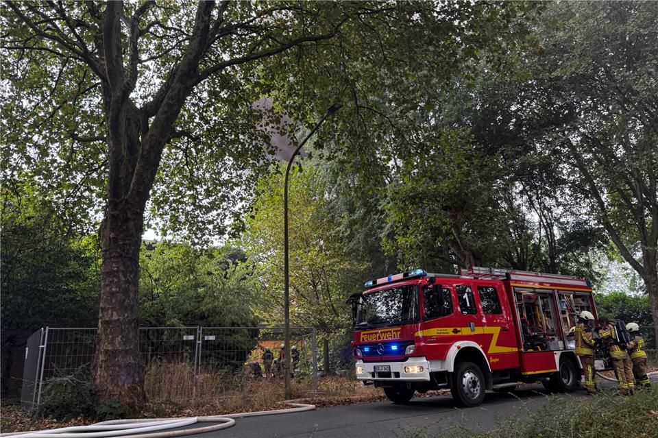 Großeinsatz für die Borkener Feuerwehr: Das alte Bowlingcenter brannte.