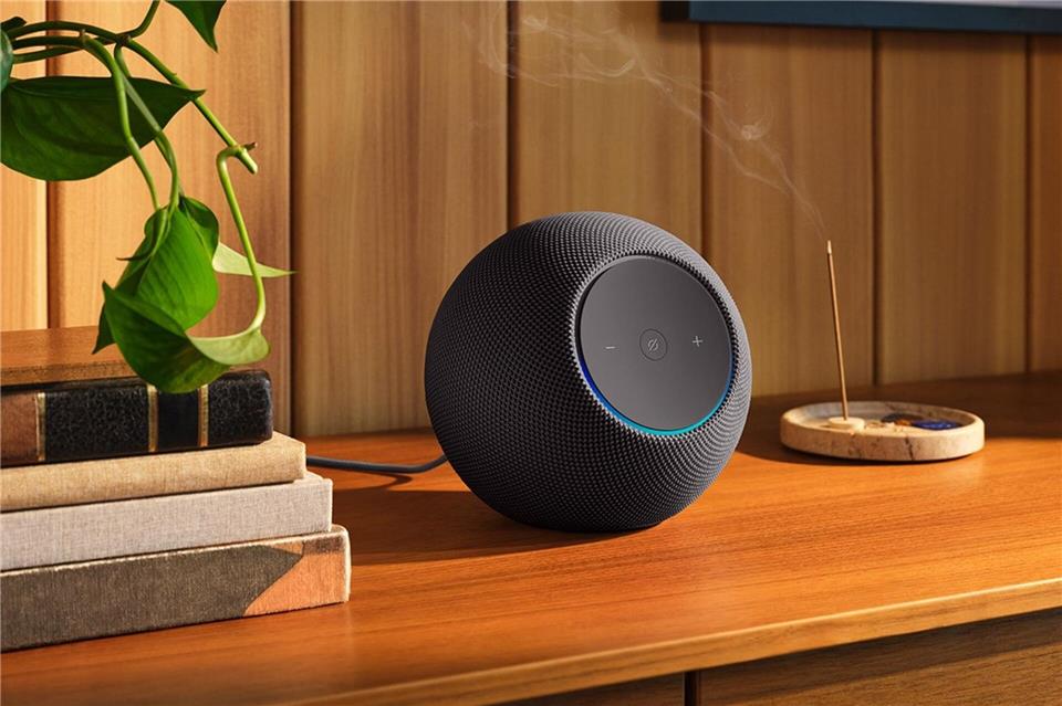 Großer Bruder: Amazons Echo Studio sieht aus wie ein großer Echo Dot.Amazon/dpa-tmn