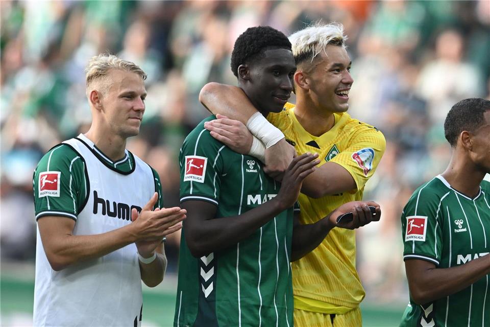 Großer Jubel nach dem Hinspiel: Werders Karim Coulibaly traf spät zum 3:3 gegen Leverkusen.Carmen Jaspersen/dpa