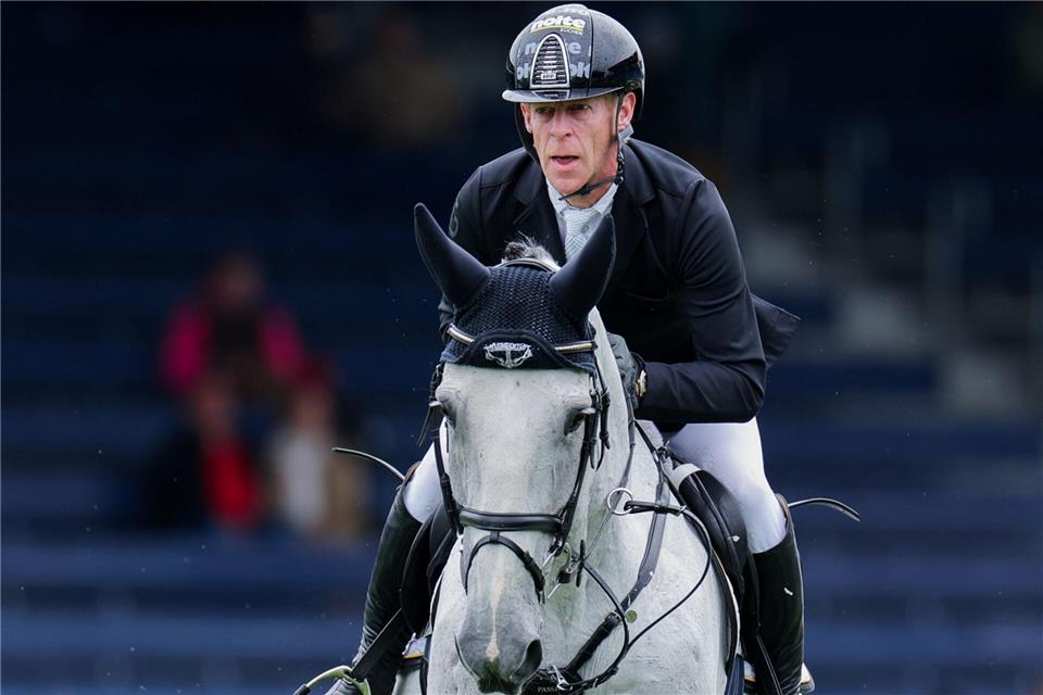 Großer-Preis-Sieger in Basel bei einem Springen vor dem Weltcupfinale: Marcus Ehning mit DPS Revere.