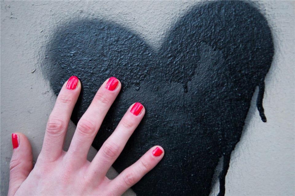 Großer seelischer Stress kann das Herz in Mitleidenschaft ziehen.Inga Kjer/dpa/dpa-tmn