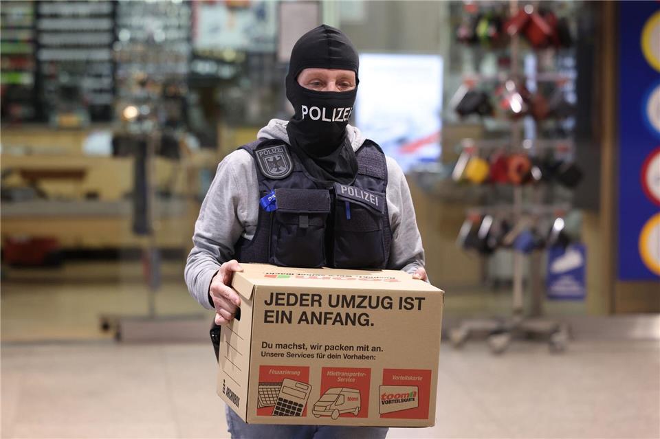 Großrazzia gegen Schwarzarbeit: Material beschlagnahmtDavid Young/dpa