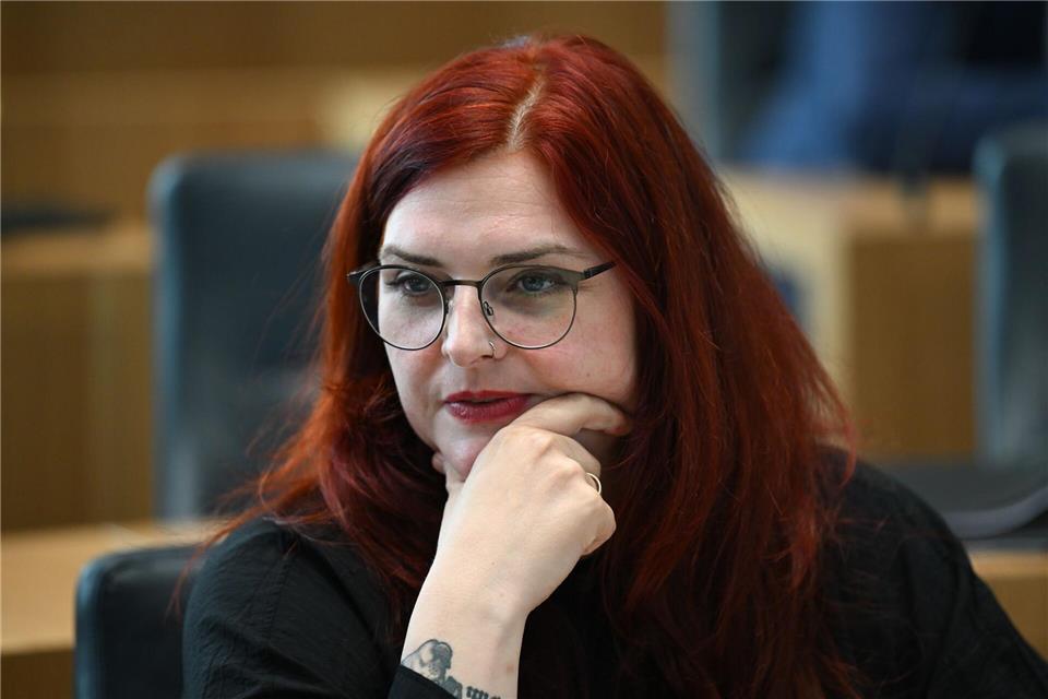 Mehr Windenergieanlagen in Rheinland-Pfalz genehmigt Grünen-Fraktionschefin Pia Schellhammer. Die Grünen setzen auf bessere Leistungen der Energiespeicher für die Energiewende. (Archivbild)Arne Dedert/dpa