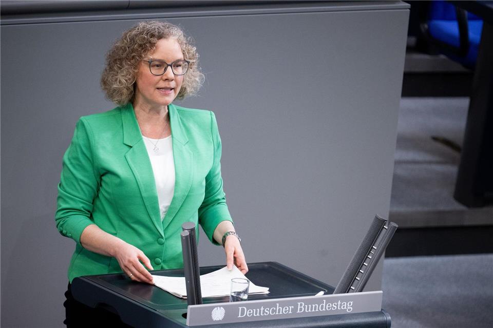 Grünen-Fraktionsvize Julia Verlinden kritisiert Wirtschaftsministerin Reiche. (Archivbild)Sebastian Gollnow/dpa