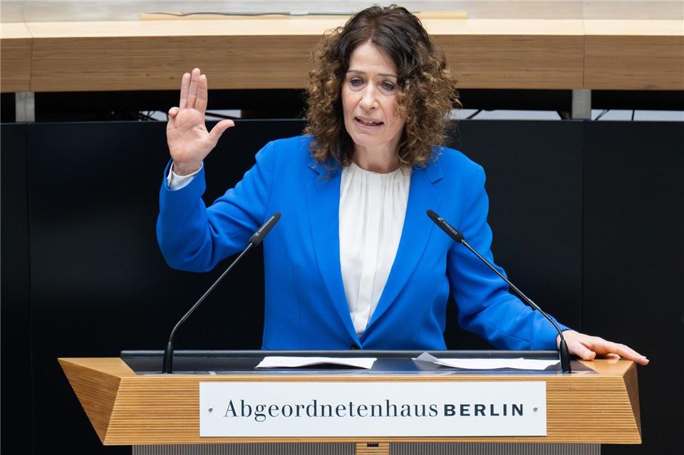 Grünen-Fraktionsvorsitzende Bettina Jarasch hat am Klimapakt einiges auszusetzen. Sebastian Christoph Gollnow/dpa